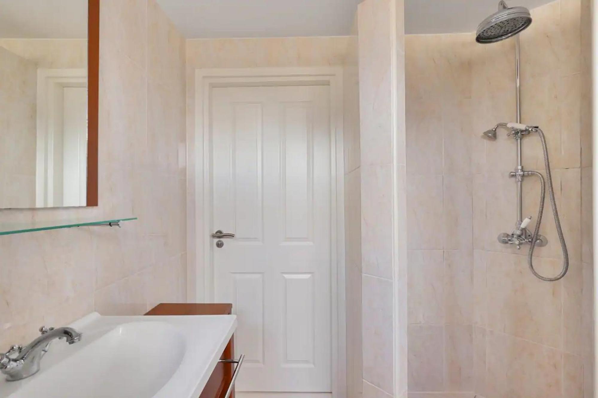 Apeldoorn- Ruime Eengezinswoning Met 5 Slaapkamers ภายนอก รูปภาพ